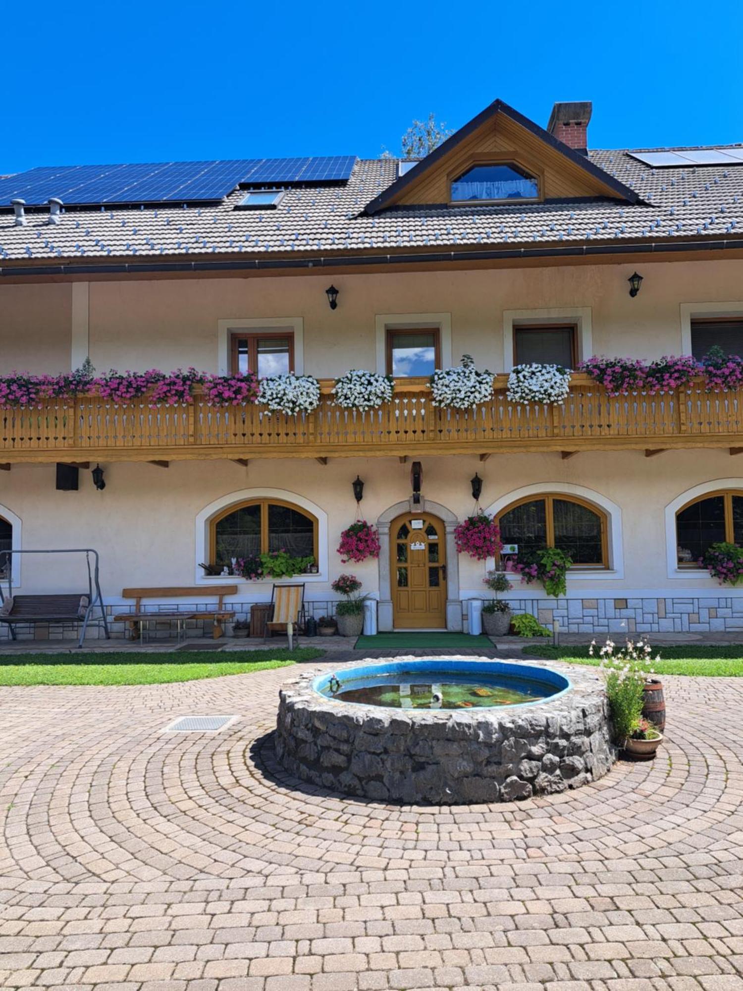 Guest House Kveder Škofja Loka Εξωτερικό φωτογραφία