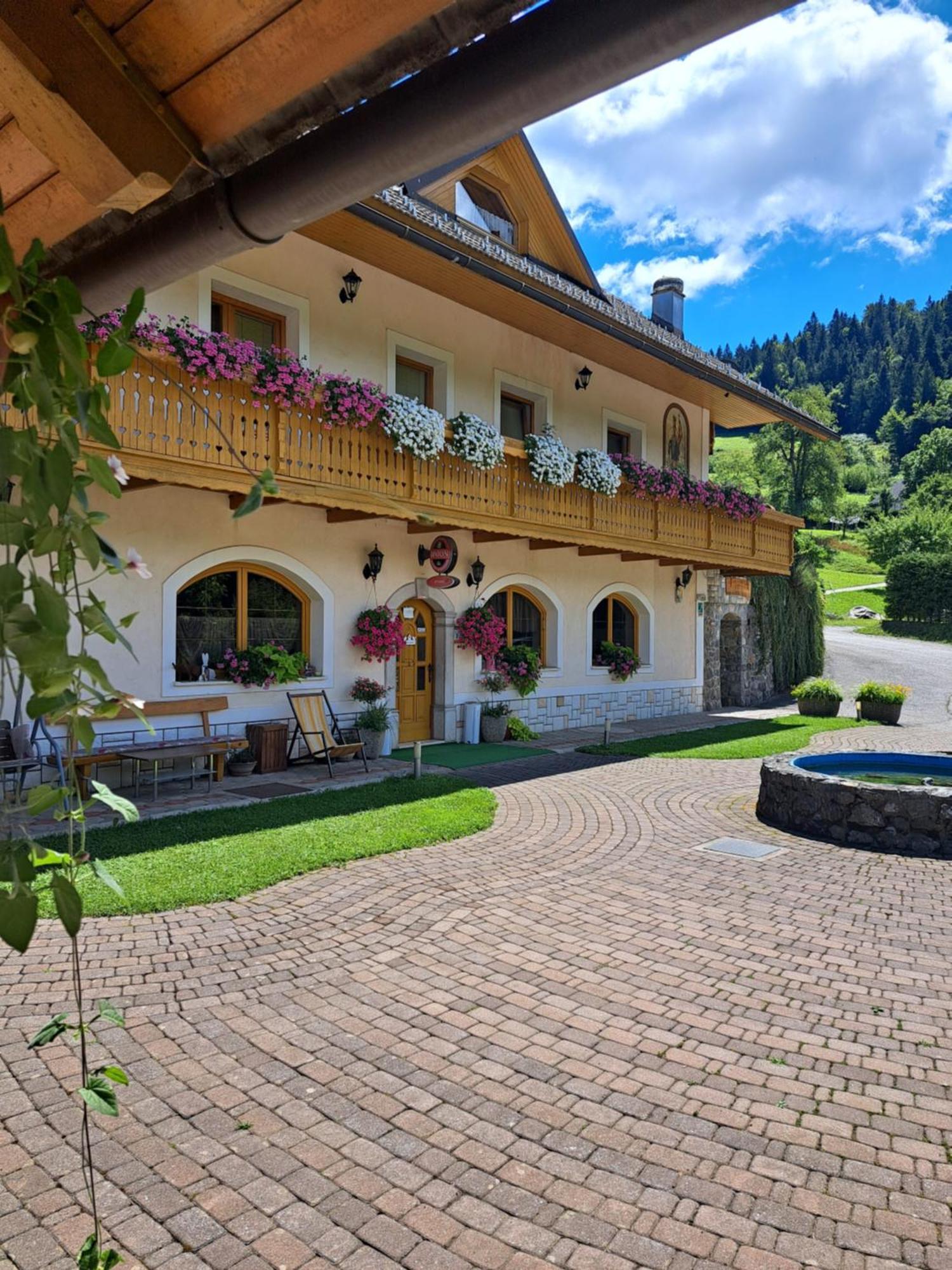 Guest House Kveder Škofja Loka Εξωτερικό φωτογραφία